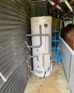Tight-space electric storage install